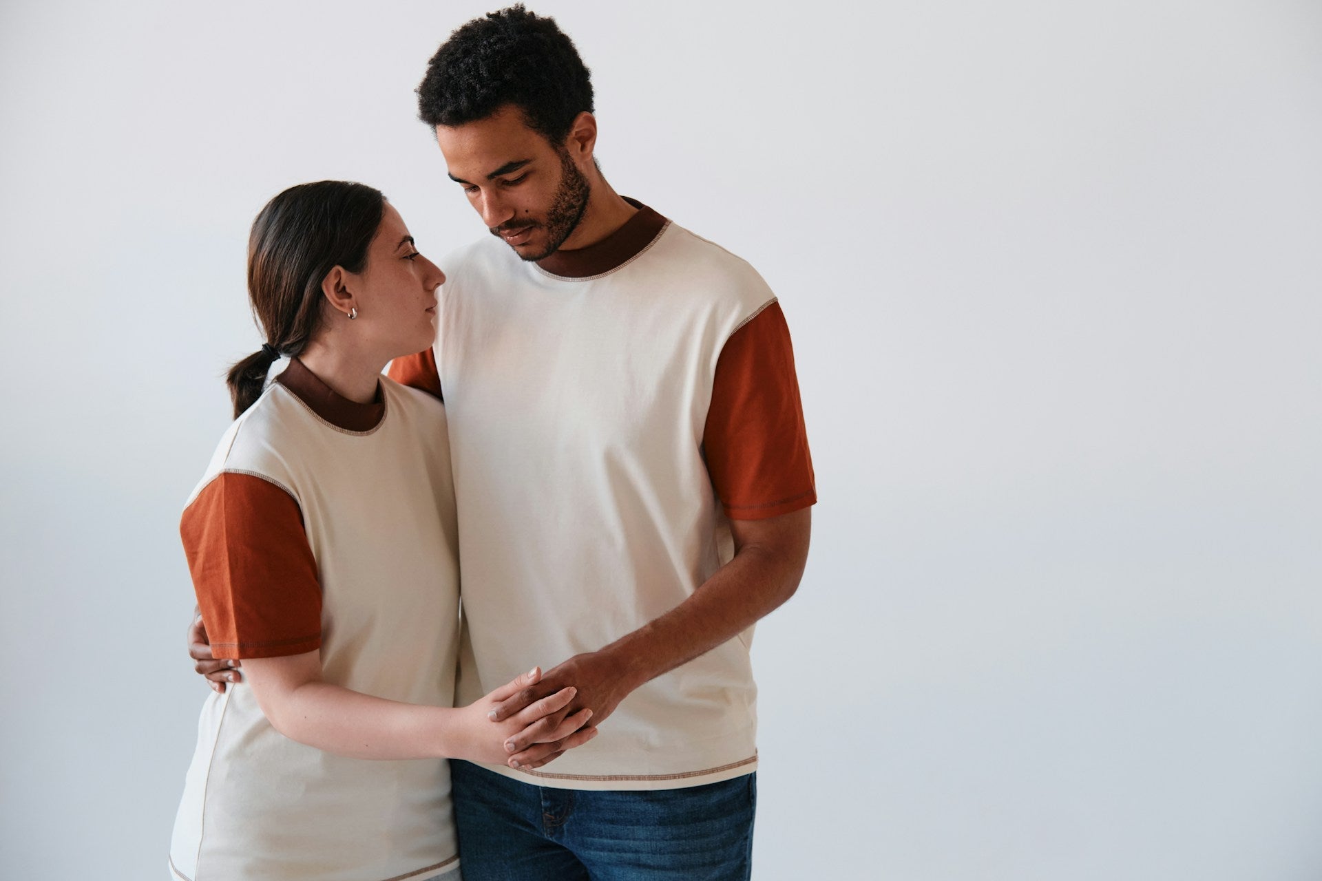Story-Driven Couple Shirts: Subtle Matching Through Shared Motifs
