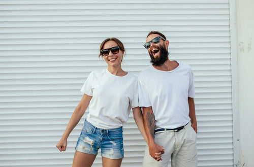 How to Choose Matching Couple Shirts for Travel Photos: What to Wear