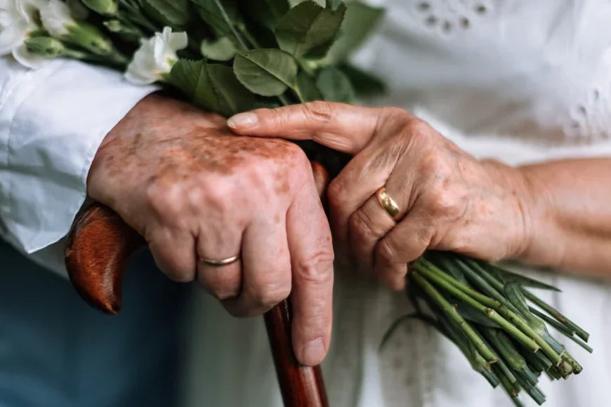 Wedding Anniversary Gifts by Year: Traditions and Modern Ideas