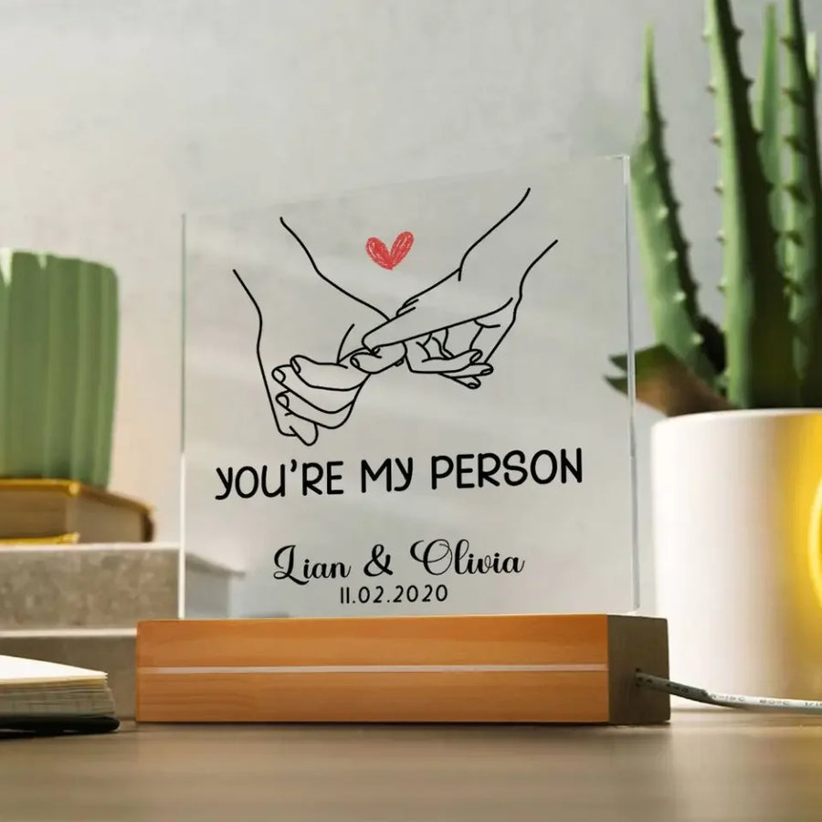 Lámpara LED con placa personalizada con forma de pareja agarrada de la mano