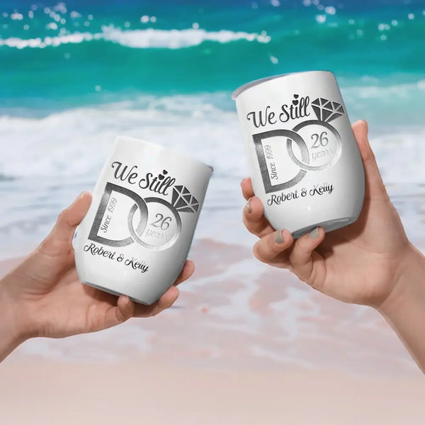 12oz Stainless Steel Insulated Vacuum Sealed Stemless Wine Cup_couple hands