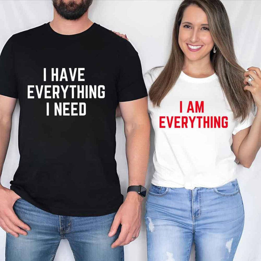 Camiseta para parejas "Tengo todo lo que necesito"