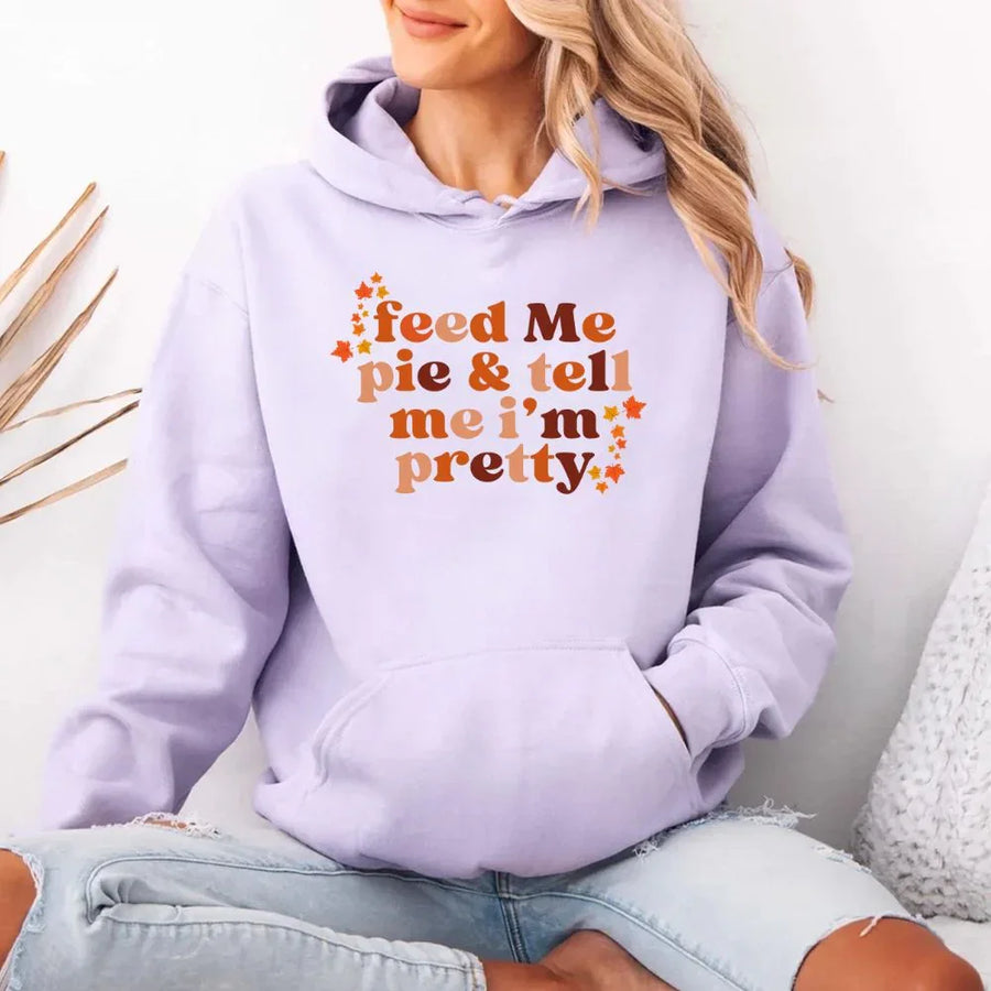 Sudadera con capucha de otoño "Aliméntame con pastel y dime que soy bonita"