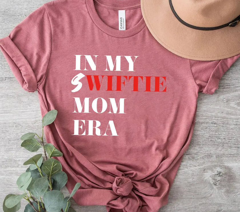 T-Shirt - Tay's Best Fan Mom Era T-shirt